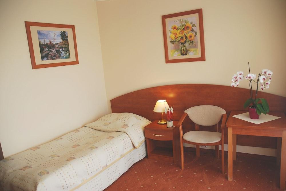 Dom Zdrojowy Diament Spa กชึชโบโว ภายนอก รูปภาพ